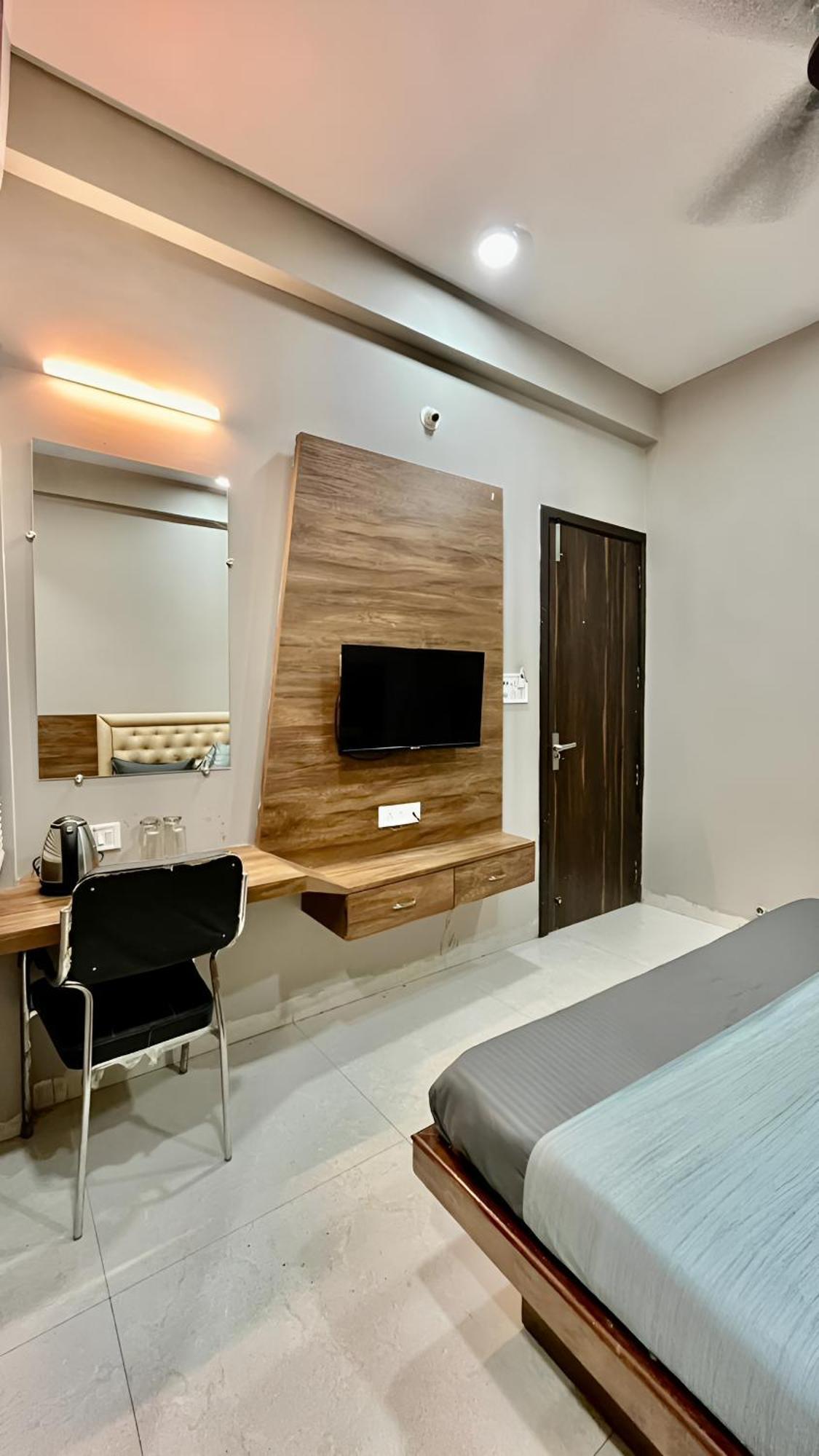 Hotel Evanka Indore Exterior photo